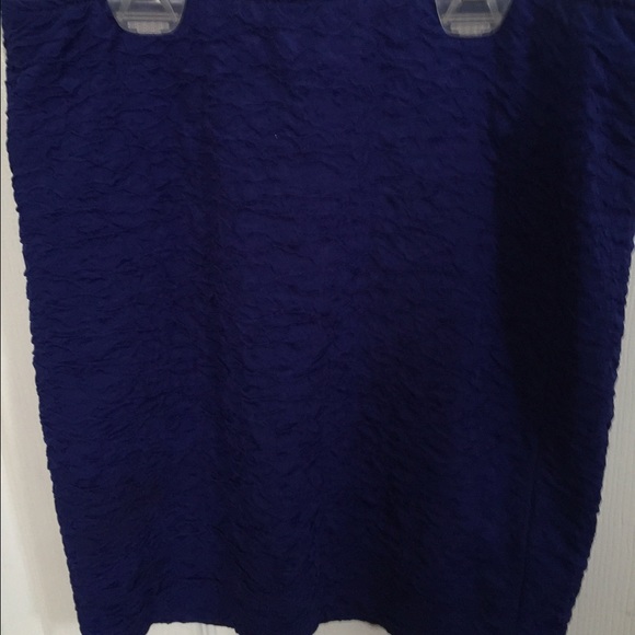 Wrinkle textured pencil skirt