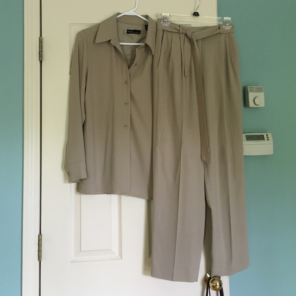 Pants suit
