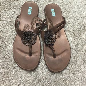 ***SOLD***Cute Bronze Flip-flops size Large