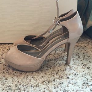 nude pumps