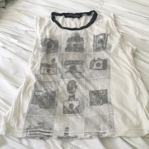 Graphic cropped tee