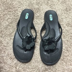 Black Women's size Large Flip-flops (fits 9-10)