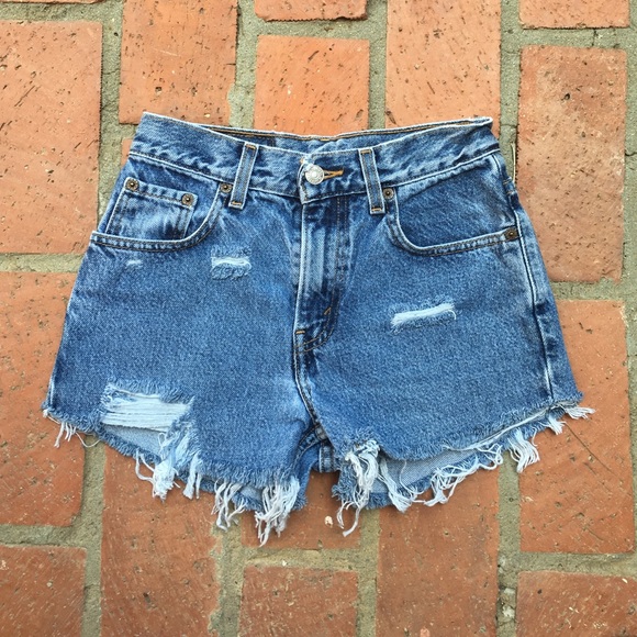 Levis cut offs size 24