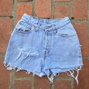 Levis cut offs size 24