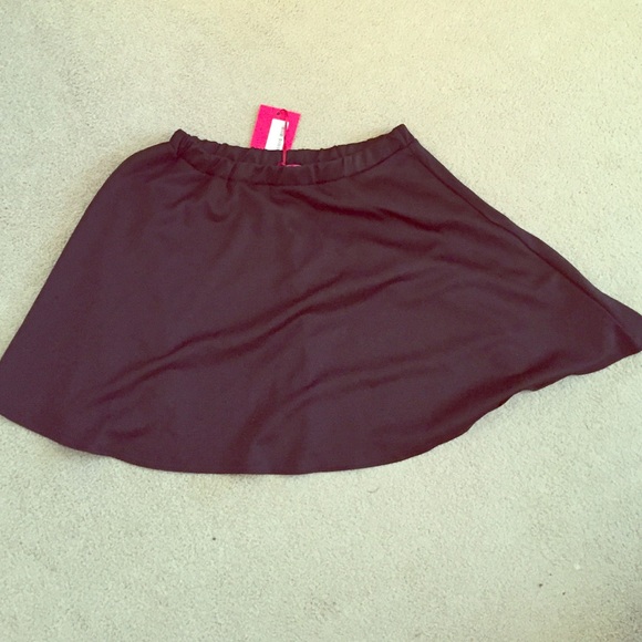 Boo hoo black scuba skater skirt size 16