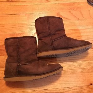 Used Chocolate brown classic UGG boots size 6