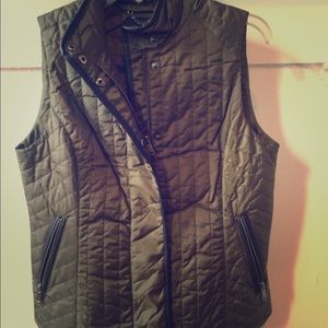 Banana republic light puffy vest