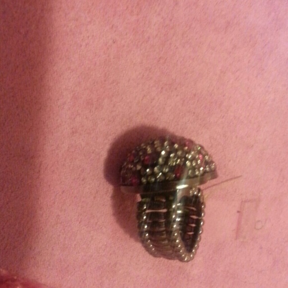 A ring - Picture 3 of 3