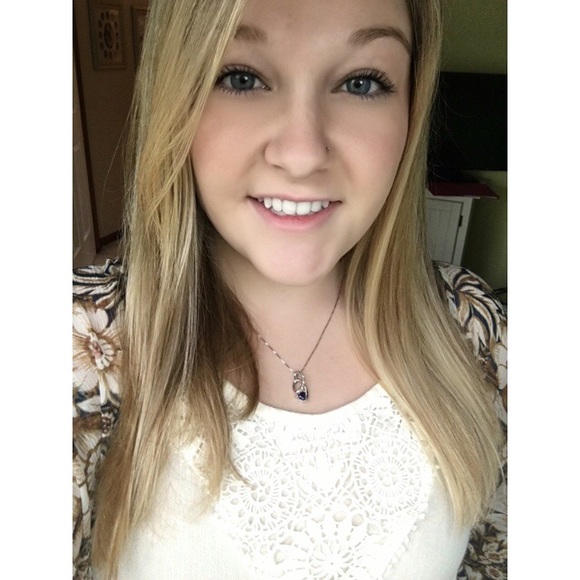 Meet your Posher, Brooke - Picture 1 of 1