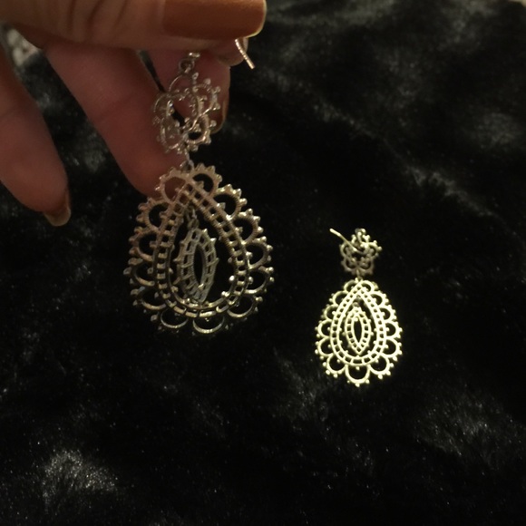 Sterling silver oval earrings. - Picture 2 of 2