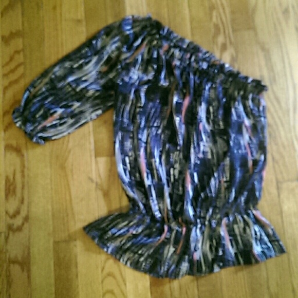 One ahoulder 3/4 sleeve blouse