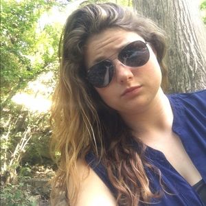 Meet your Posher, Casandra