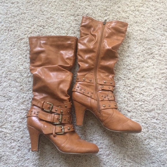 Brown, heeled boots with side buckle