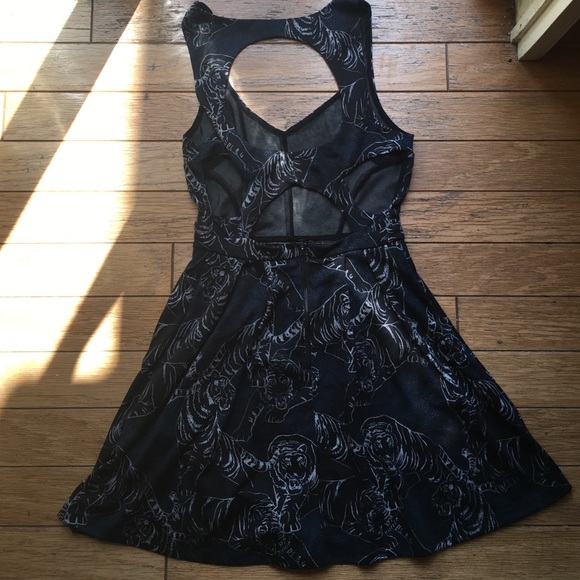 Cute cut out mid dress !