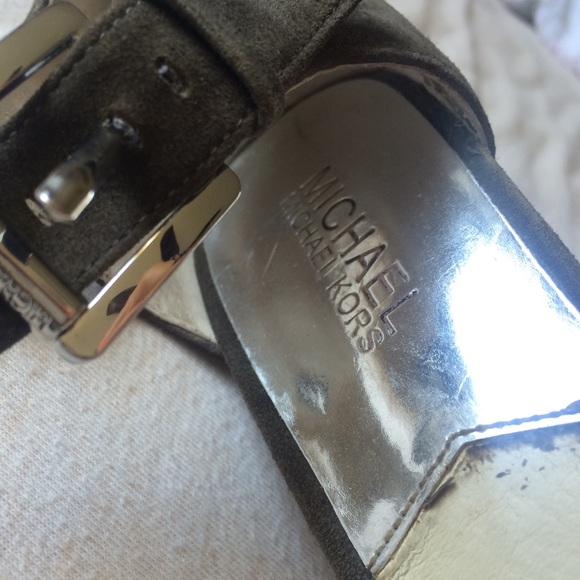 Michael Kors Flynn Suede Platform Pump - Picture 2 of 4