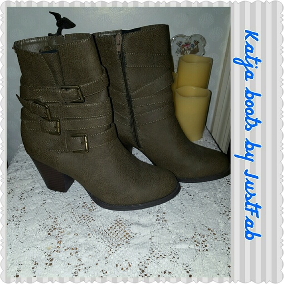 NWOT "Katja" ankle boots in taupe