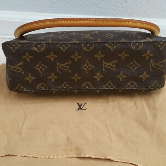 Louis Vuitton - Picture 3 of 4