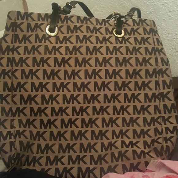 MK Tote never used too big for me - Picture 1 of 2