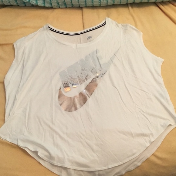 Nike top