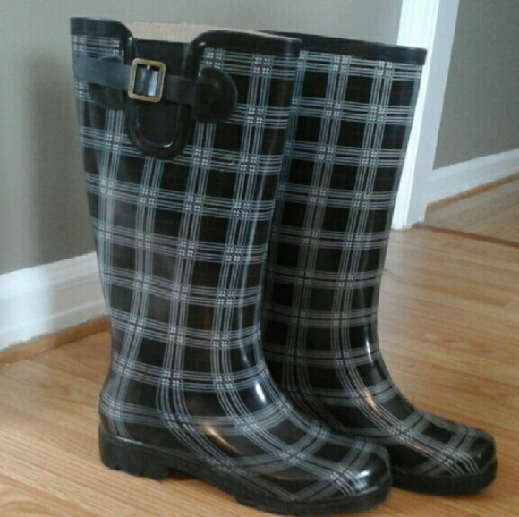 sierrawest
 Shoes - Sierrawest Plaid Rain Boots