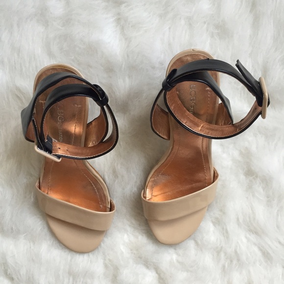 đCLASSIC CHIC HPđBCBGeneration Colorblock Sandal - Picture 2 of 4