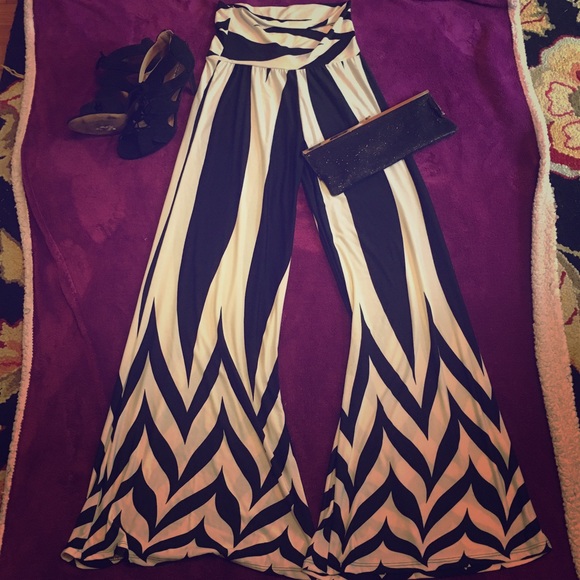 NWOT Black and white wide leg bell bottom pants