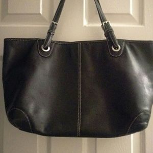 Micheal Kors black leather purse