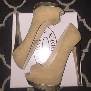 Steve Madden Heels, Size 8.