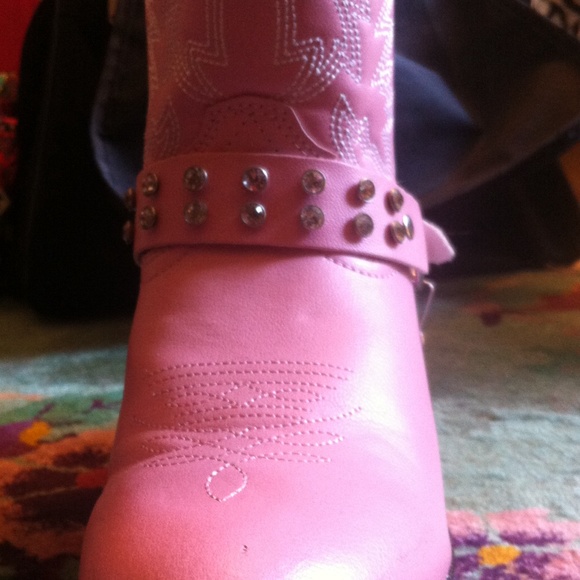 shoes - Picture 3 of 3