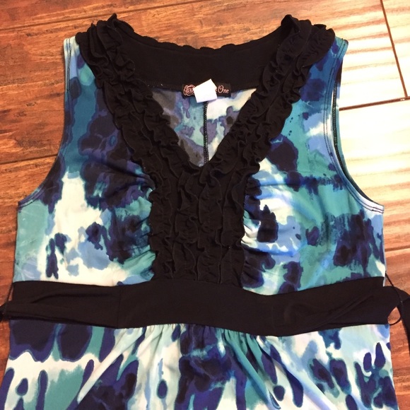 Volume One Dress - Picture 6 of 8