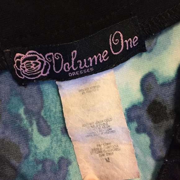 Volume One Dress - Picture 7 of 8