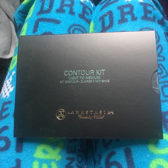 ABH CONTOUR KIT AND FREE GIFT