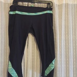 Cute cropped yoga pants!