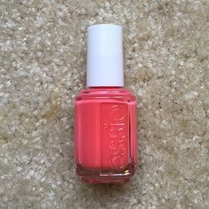 ESSIE NAIL POLISH - CUTE AS A BUTTON
