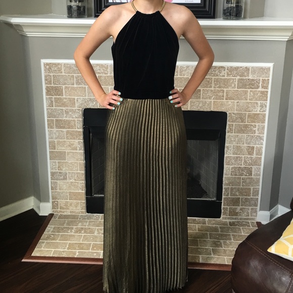 Laundry by Design Dresses & Skirts - Laundry Black Velvet & Gold Gown