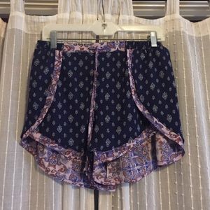 Patterned flowy shorts