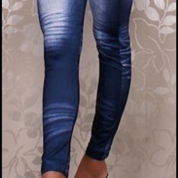 Woman's Sexy Pencil Leggings - Picture 3 of 4