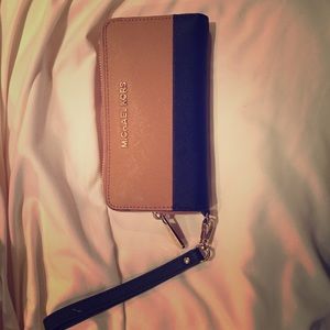 Michael kors wallet/wristlet