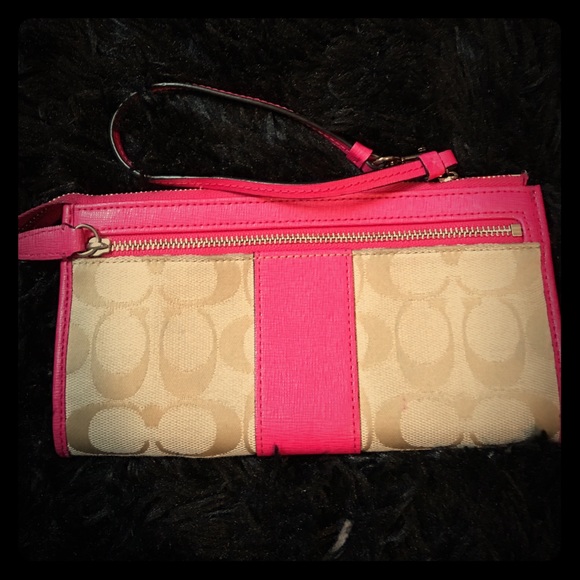 Coach wristlet wallet