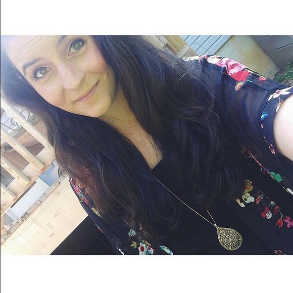 MEET YOUR POSHER ☮ - Picture 5 of 5