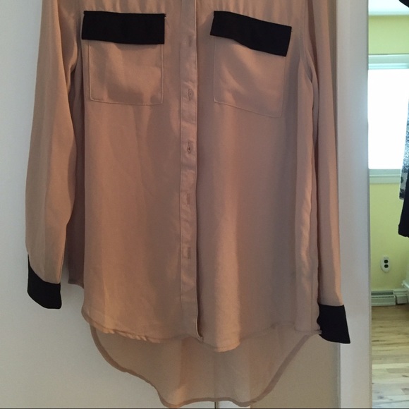 Womens collar button tan and black blouse - Picture 2 of 3
