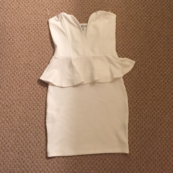 Adorable white dress - Picture 1 of 4