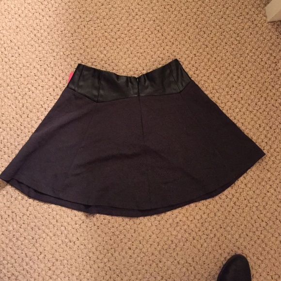 Super cute love culture skirt with TAG! - Picture 2 of 2