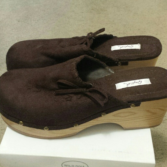 Clogs - Picture 2 of 3