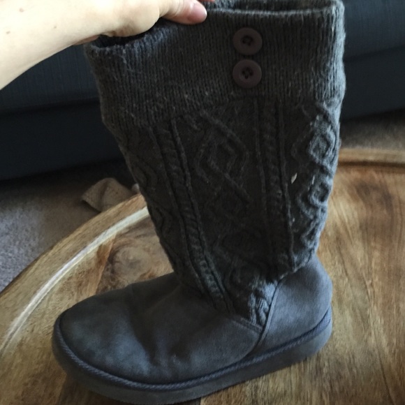 Gray knit boots