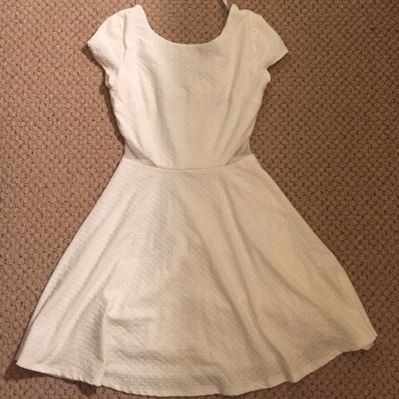 White dress with shear cutout sides - Picture 1 of 2