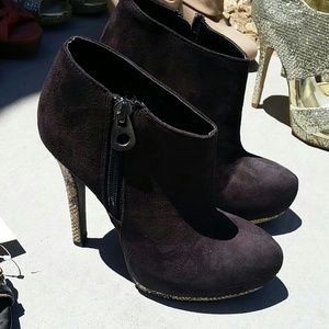 High heels with croc heel