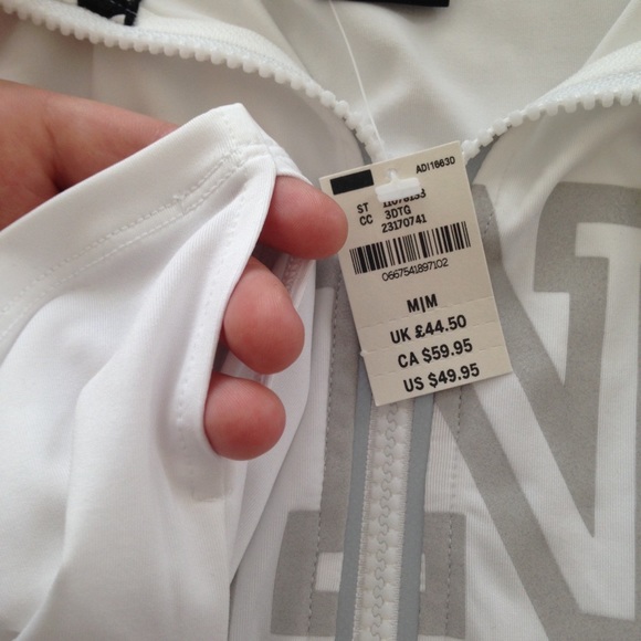 NWT VS PINK ULTIMATE DRYFIT SHIRT - Picture 2 of 3