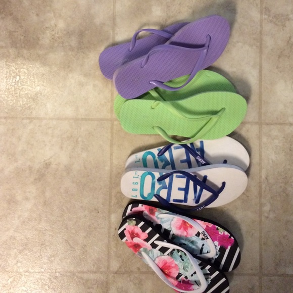 Flip flops (old navy and Aeropostale) - Picture 1 of 1