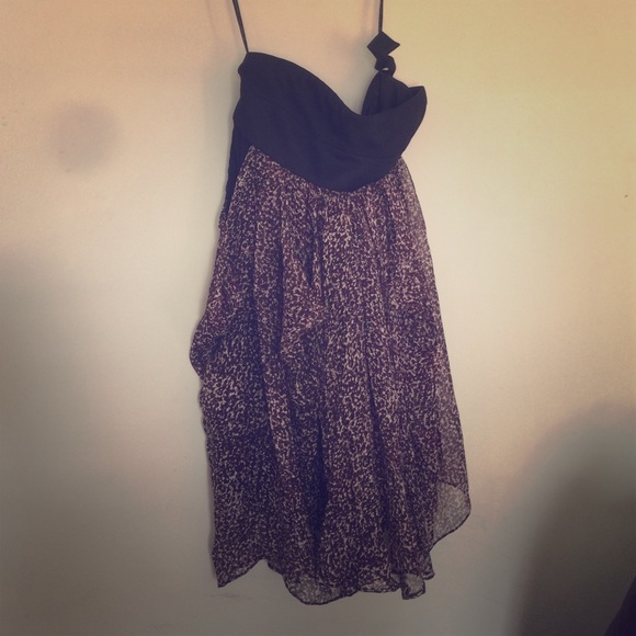 Strapless flows dress